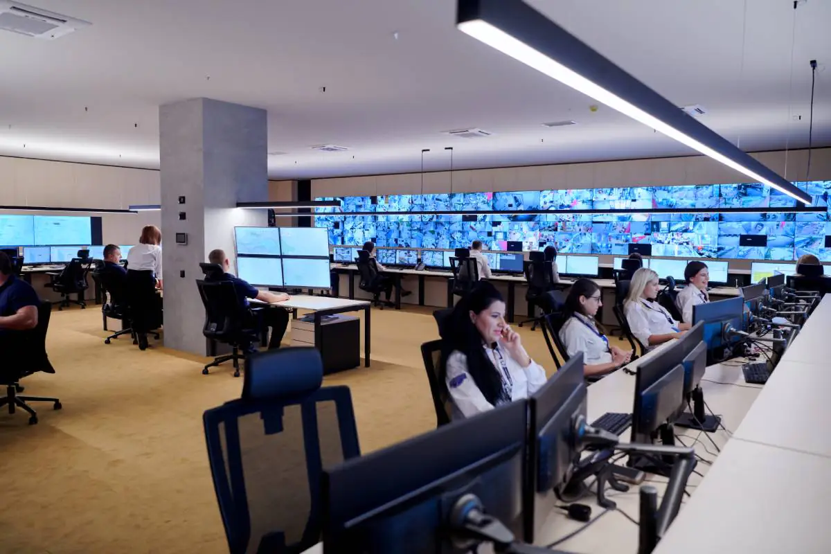 Como a Torre de Controle apoia a redução de perdas financeiras na operação?